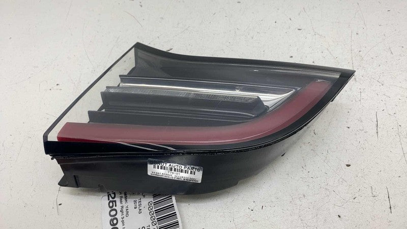 1077402 ⭕ 2017-2023 Model 3 Rear Right Inner Taillight LED Tail Lamp 3-Pin 1077402-00-E
