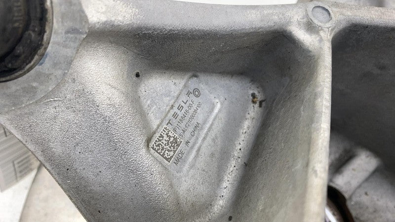 ⭕ 20-24 Model Y Rear Right Spindle Knuckle w/ Wheel Hub & Shield 11884