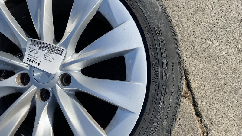 ⭕ 16-20 Model X Rear Wheel Rim 20 x 9.5J + 40MM w/ Continental Tire 10