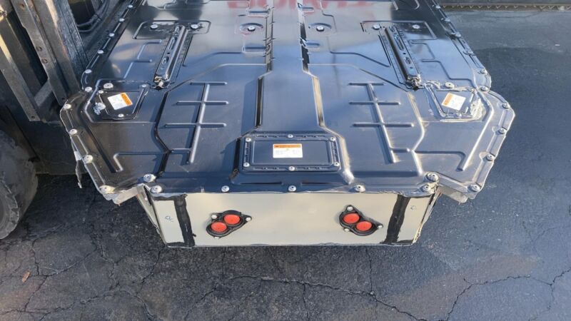 PT00057222 H 2022 2023 2024 Rivian R1S Large Battery Pack 141kWh Lithium HV Module Assembly