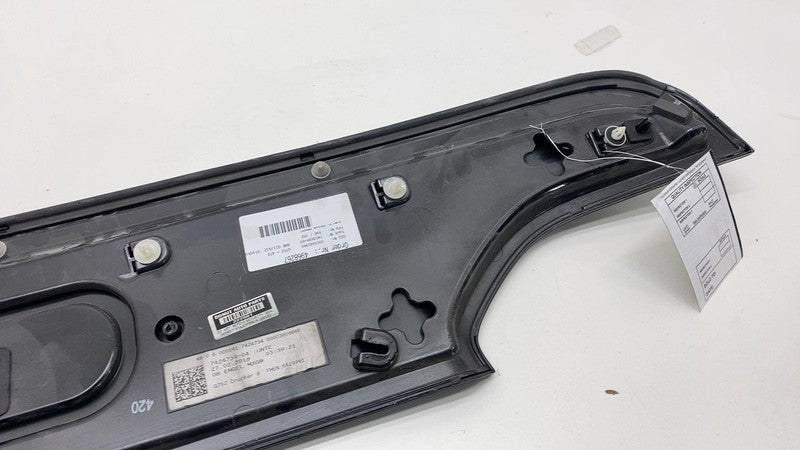 7424734-04 🍩16-19 BMW 740i 750i G11 G12 Trunk Lid License Plate Mount Lower Panel Finisher