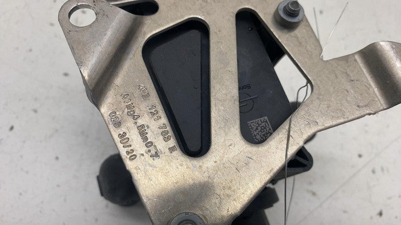 4KE 121 703 E ⭕ 2019-2023 Audi E-Tron Quattro Warm Water Heater Valve w/ Bracket 4KE121703E