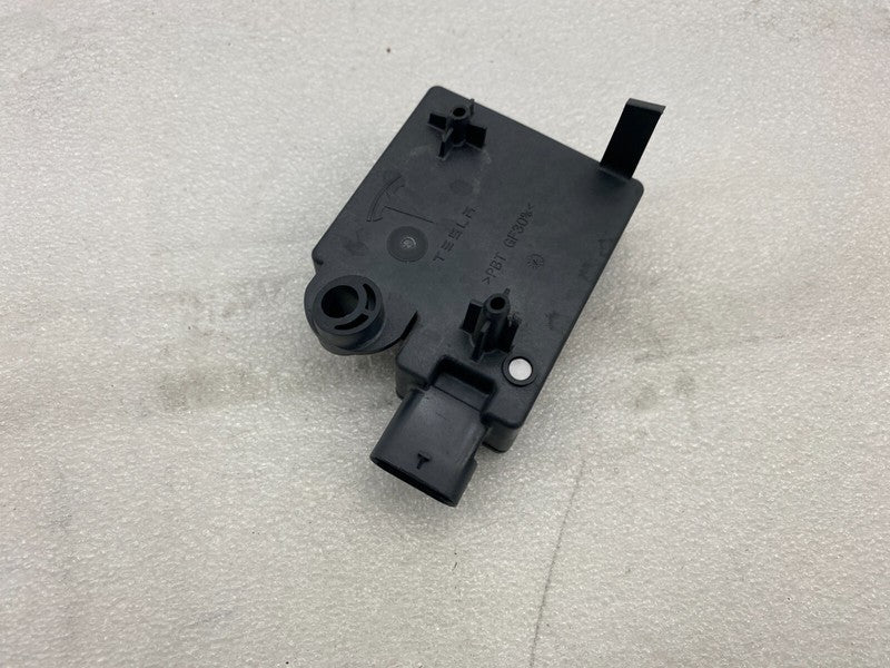 1097855-00-H ⭕ 17-23 Tesla Model 3 Rear Bumper Body Control Module Computer BCM 1097855-00-H