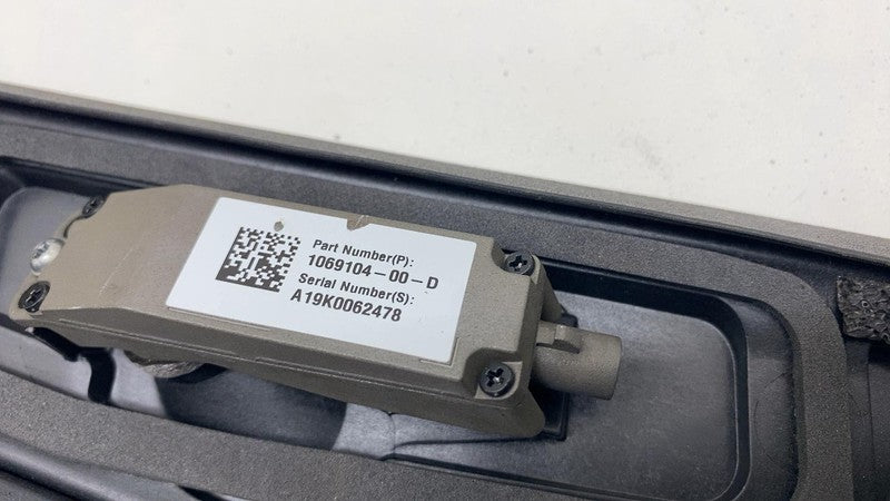 108390200B 2016-2020 Tesla Model X MX Right B-Pillar Applique Trim Molding w/ Camera & Seal