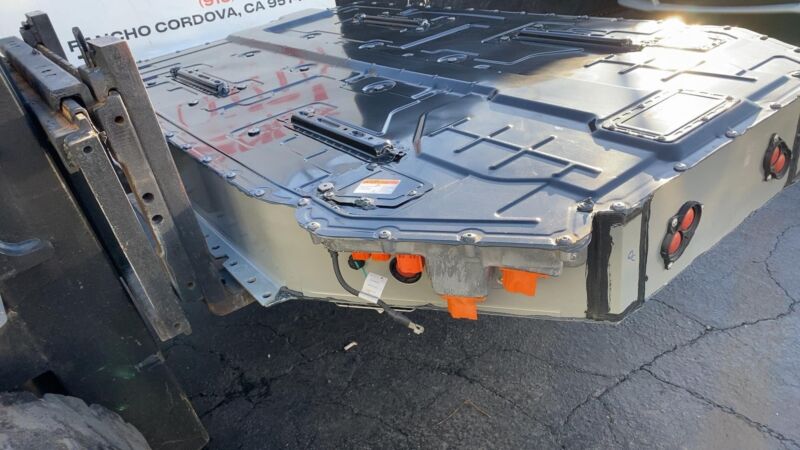 PT00057222 H 2022 2023 2024 Rivian R1S Large Battery Pack 141kWh Lithium HV Module Assembly