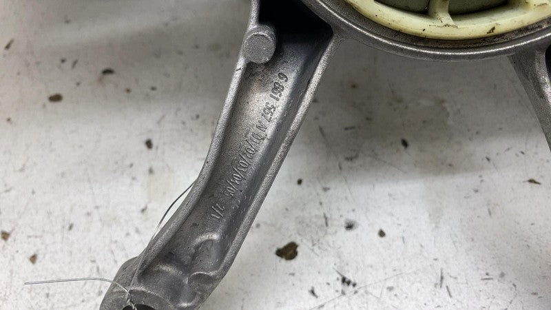 22329485335 2018-2020 BMW 530e G30 Gearbox Crossmember Transmission Mount Bracket Support