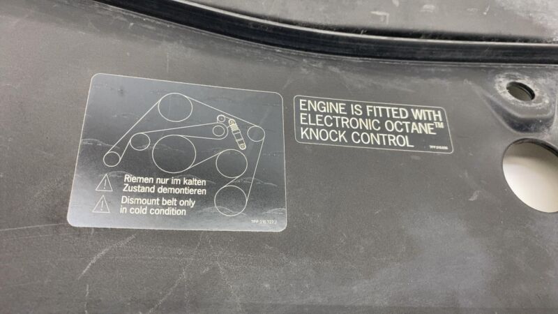 7P5 805 806 B 2011 2012 2013 2014 Porsche Cayenne Engine Bay Cover Panel Center Side Hood Lock