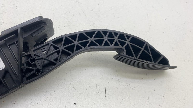 86561515 ⭕ 2019-2025 Chevrolet Silverado 1500 Front Accelerator Gas Pedal Sensor 86561515