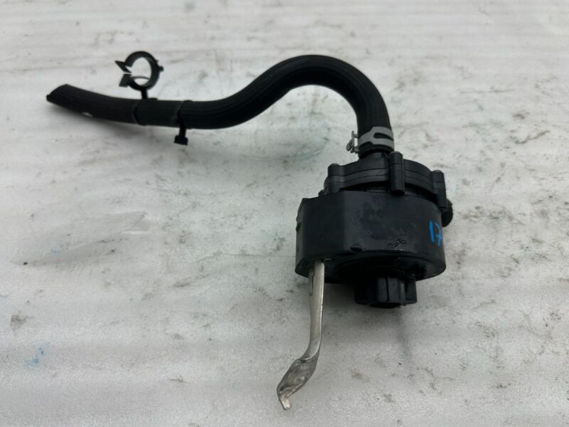 2016-2020 Tesla Model X MX Cooling System Auxiliary Coolant Water Pump Assembly