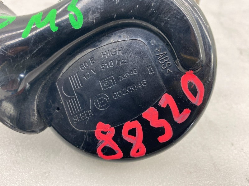 E1 0020046 ⭕ 12-20 Model S Seger High Pitch Tone Horn 12V 510 Hertz w/ Bracket 6008604-00-B