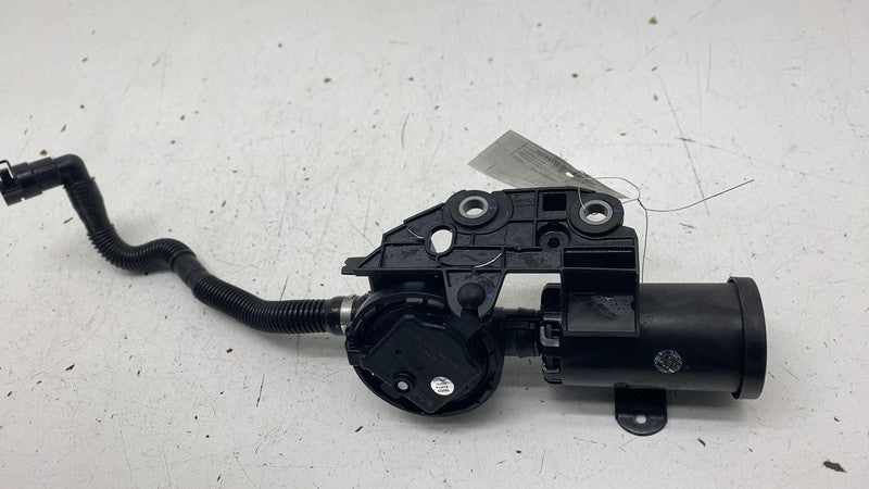 ⭕ 17-23 BMW 540i Vapor Canister Filter & Detection Pump & Hose Tube 74