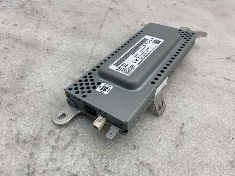 1079749 00 D ⭕ 2017-2023 Model 3 Harman Becker FM/HD Audio Radio Receiver Module 1079749-00-D