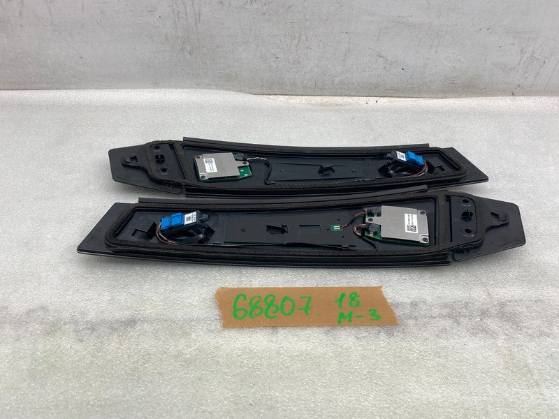 1100441 00 C ⭕ 17-23 Model 3 Left & Right B-Pillar Glass Molding 1100441-00-C / 1100437-00-C