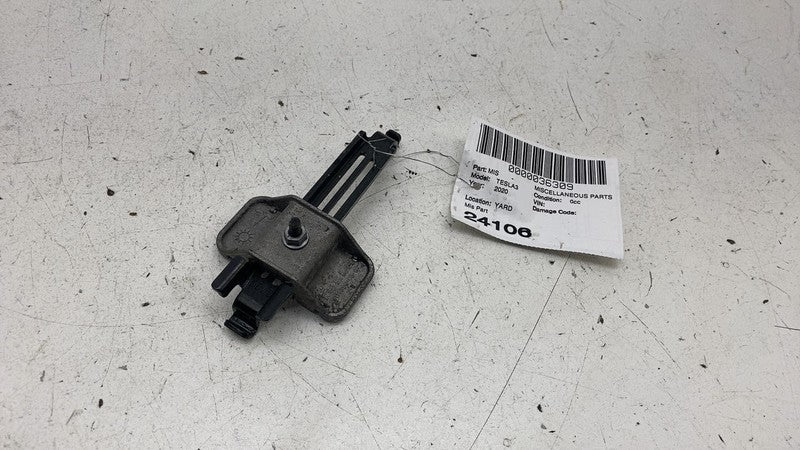 1118599-00-C 17-23 Model 3 12V Battery Upper Tie-down Bracket Strap Holder Mount 1118599-00-C