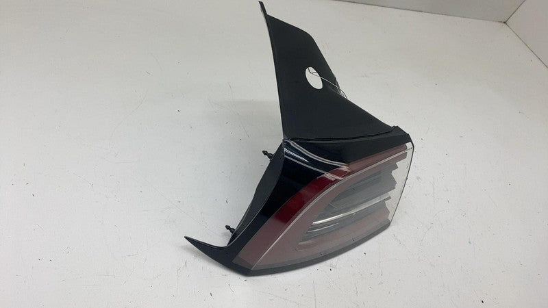 1077397 ⭕ 2017-2022 Tesla Model 3 Rear Exterior Taillight Outer Tail Lamp Left 1077397