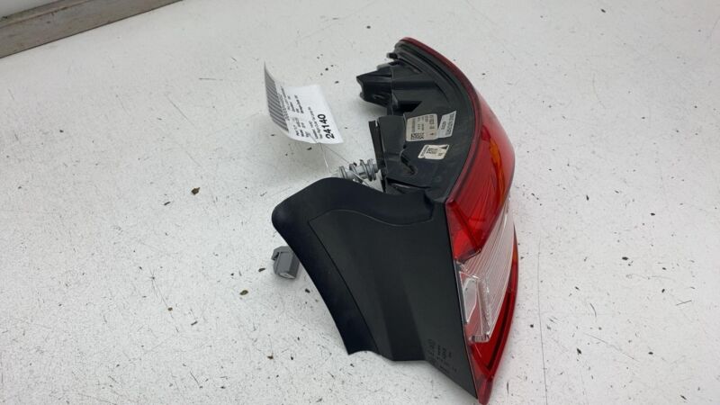⭕ 2017-2020 Maserati Levante Rear Right Passenger Side Outer Tail Lamp 20670206