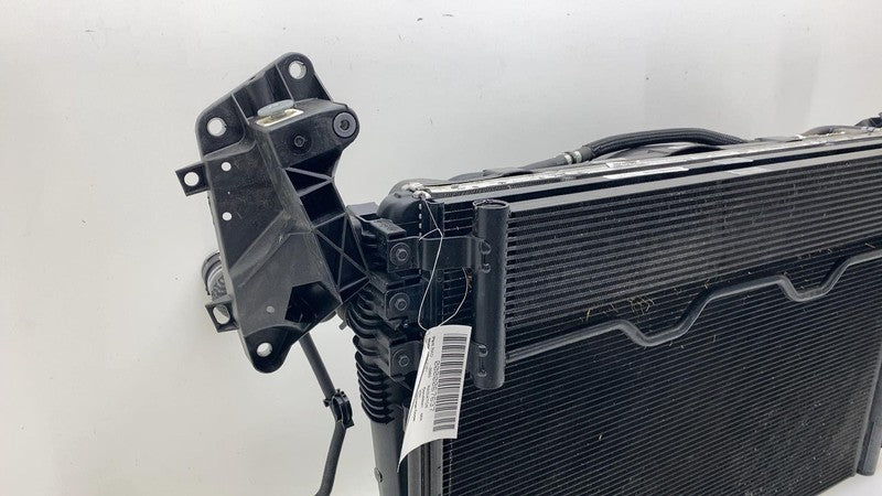 ⭕ 2017-2021 Chrysler Pacifica 3.6L Radiator Assy (8th VIN = G) w/o tow package