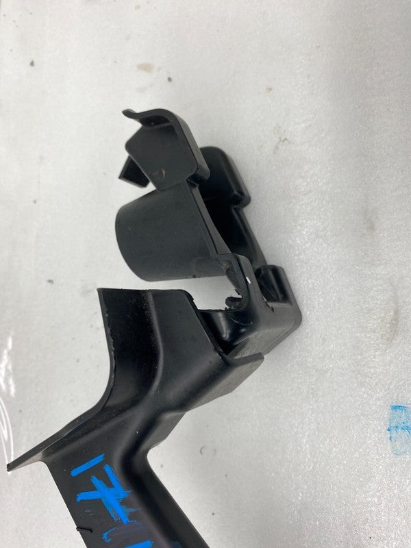 1066956-00-A ⭕16-20 Tesla Model X Rear Passenger Side Trunk Carpet Bracket Right 1066956-00-A