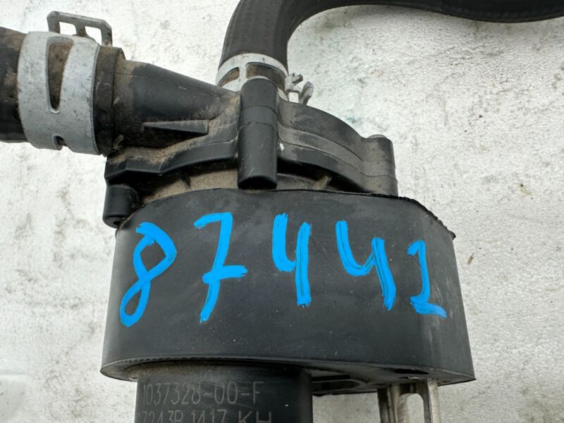 103732800F 2016-2020 Tesla Model X MX Cooling System Auxiliary Coolant Water Pump Assembly