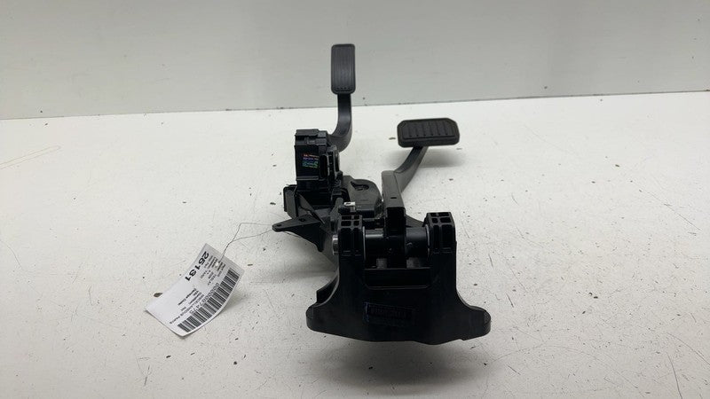 ⭕ 2025-2026 Tesla Model Y Gas Accelerator and Brake Foot Pedal Pad OEM