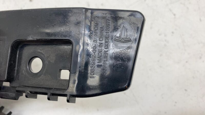 108399300D 17-23 Model 3 Rear Left & Right Bumper Taillight Lamp Mount Bracket 1083993-00-D