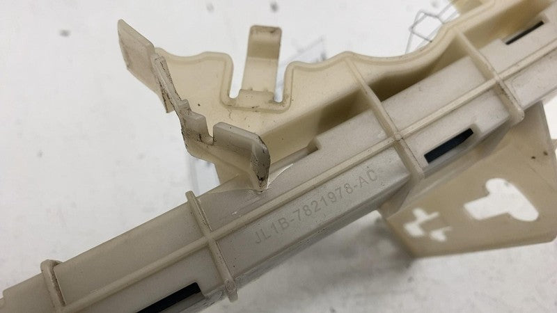 ⭕ 18-21 Navigator Front Right Door Window Glass Channel Guide RH JL1B-