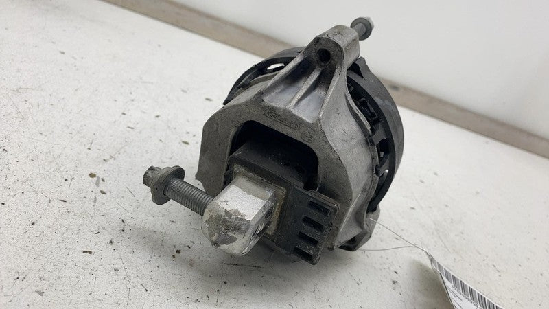6883246-02 2018-2020 BMW 530e Front Passenger Side Engine Motor Mount Bracket Support Right
