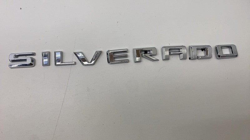 ⭕ 2025 Chevrolet Silverado 1500 Silverado Emblem OEM
