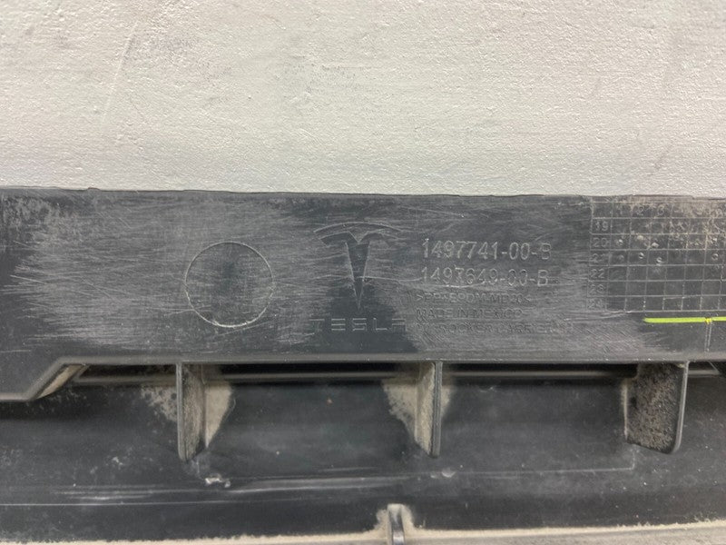 1497741 00 B ⭕ 20-23 Model Y Skirt Rocker Molding Panel Carrier Bracket Left LH 1497741-00-B