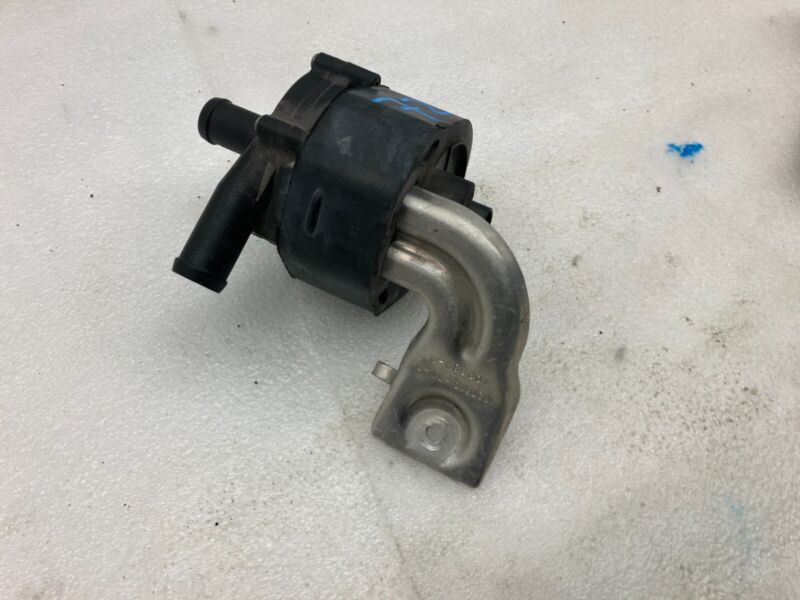 2016-2020 Tesla Model X MX Cooling System Auxiliary Coolant Water Pump Assembly