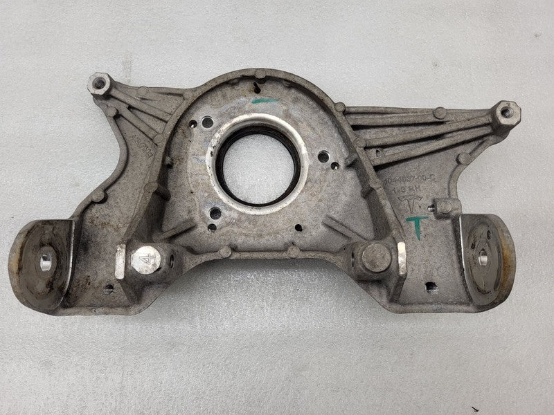 104403600B ⭕17-23 Model 3 Front Passenger Side Upper Strut Mount Bracket Right 1044036-00-B