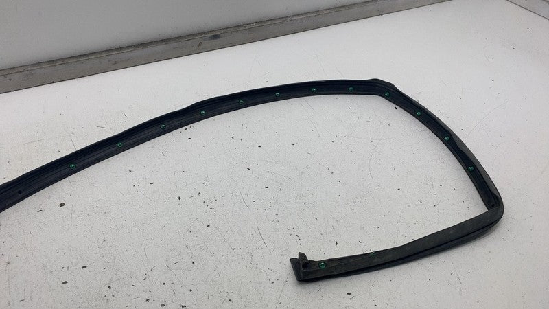 4KE-833-177 ⭕ 19-23 Audi e-Tron Driver Side Skirt Rocker Molding Rubber Seal Left 4KE833177