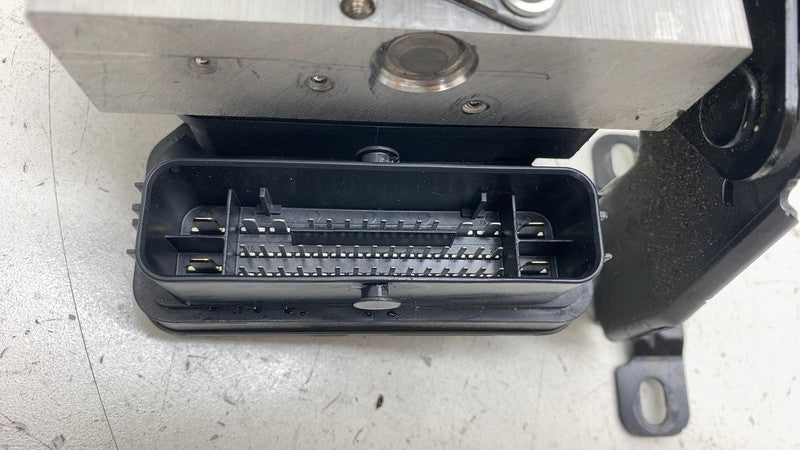 ⭕ 2022-2024 Rivian R1T R1S ABS Anti-Lock Brake Pump Module w/ Mount PT