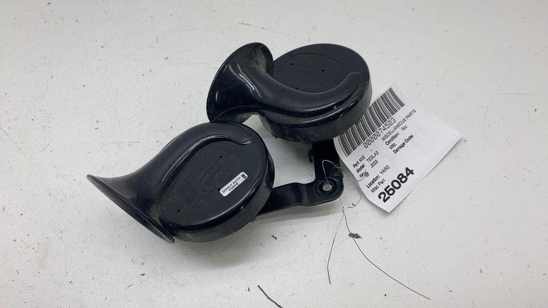 E10020046 ⭕ 2017-2023 Tesla Model 3 High + Low Pitch Tone Horn 510 & 410 Hertz w/ Bracket