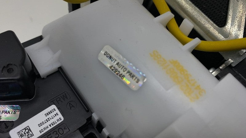 34234136 2017-2023 BMW 530e G30 Front Passenger Side 1st Row Seat Belt Retractor Right RH