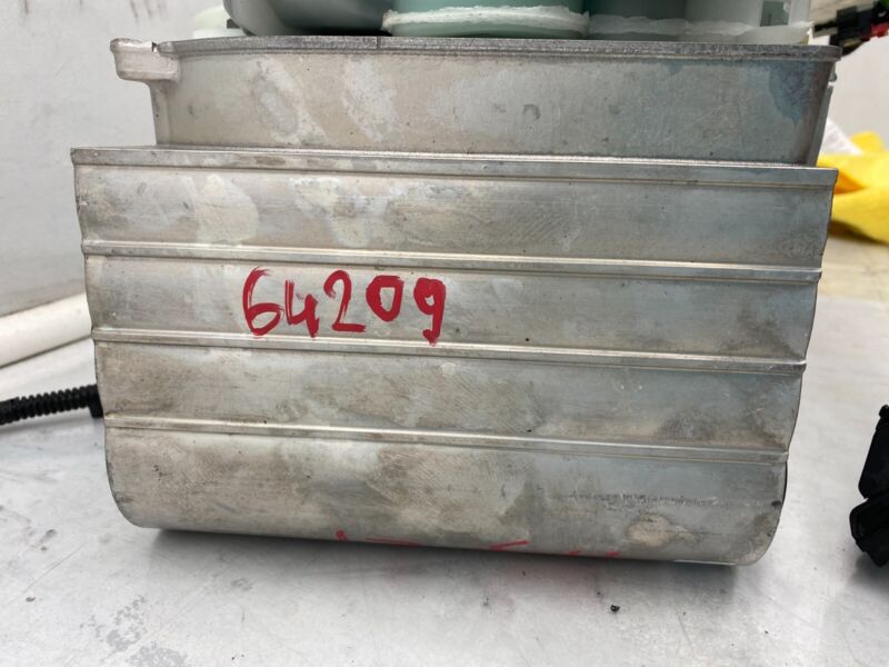 1506803 00 F 20-24 Model Y Supermanifold Refrigerant Chiller & Coolant Reservoir 1506803-00-F