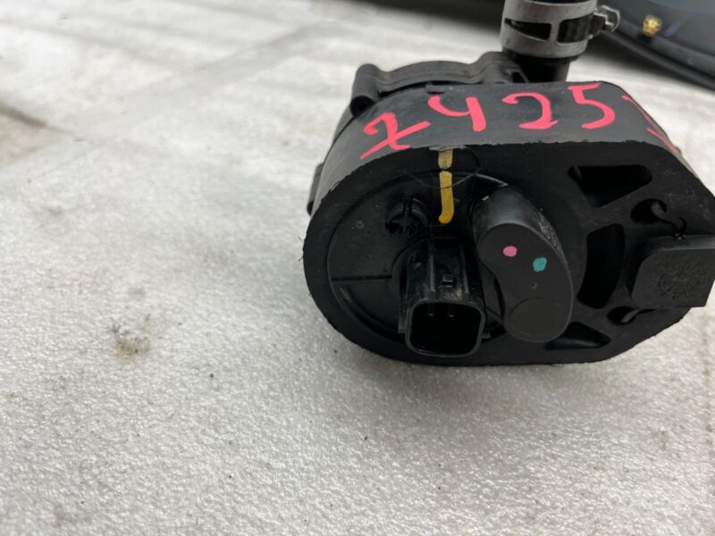 105723500F 2016-2020 Tesla Model S MS Electric Auxiliary Coolant Water Pump w/ Bracket Assy