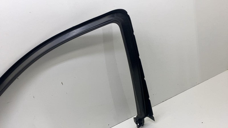 85534274 ⭕19-25 Chevrolet Silverado 1500 Driver Window Garnish Molding Trim Left 85534274