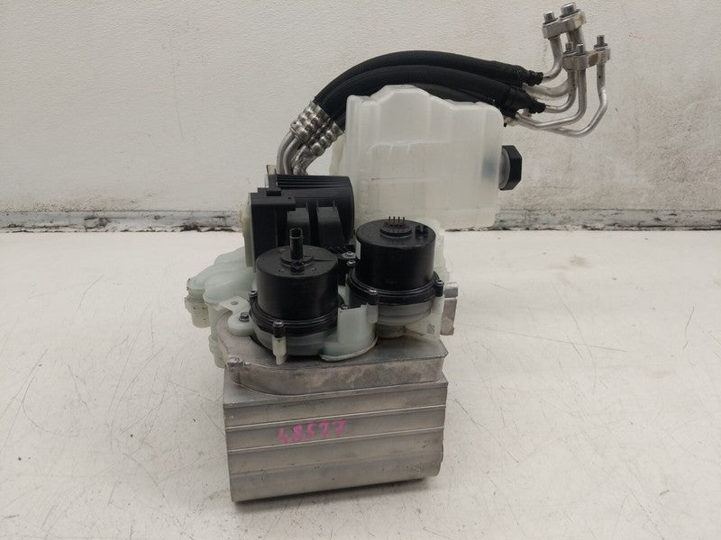1506859 97 D 20-23 Model Y Supermanifold Refrigerant Chiller + Coolant Reservoir 1549902-00-C