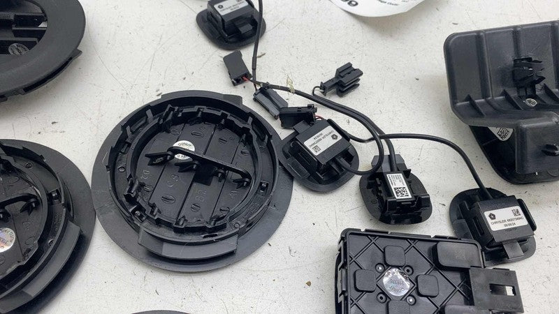 5SB00TRMAF ⭕17-25 Chrysler Pacifica SET of Roof Dome Light + Noise Reduction Mic 5SB00TRMAF