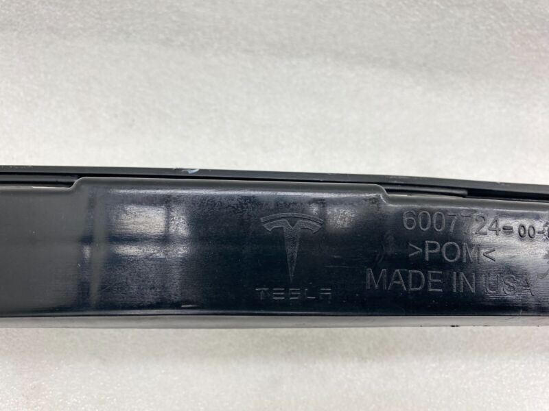 600772400E 2012-2024 Tesla Model S Rear Body Attachment Bumper Center Support Bracket Facia