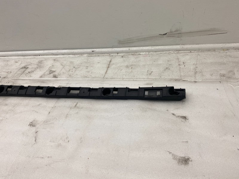 104669100B ⭕ 2016-2023 Tesla Model X Right Rocker Carrier Panel Trim Bracket 1046691-00-B