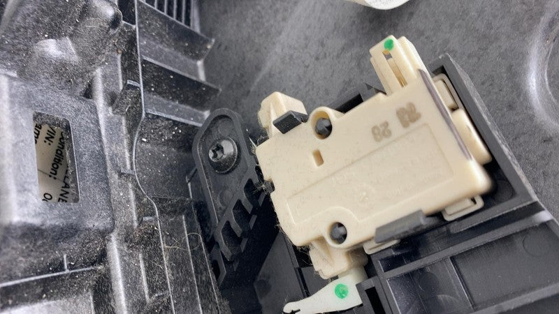 ⭕ 17-20 Maserati Levante Front Dash Glove Box Compartment Glovebox OEM