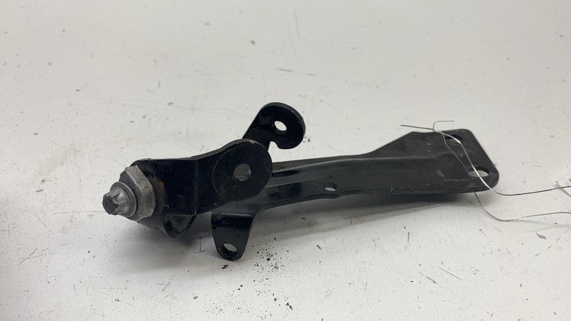 864797905 ⭕2021-2023 BMW 530e Engine Air Intake Manifold Bracket Support Holder 8647979-05