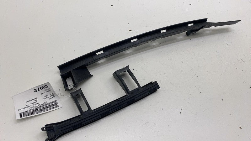 84923389 ⭕ 19-25 Chevrolet Silverado 1500 Rear Right Door Window Glass Channel 84923389