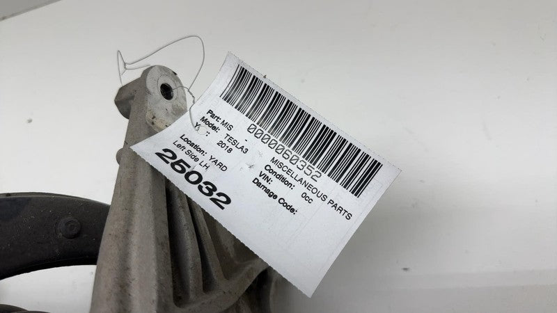 ⭕ 18-23 Model 3 M3 Front Left Shock Strut + Control Arm + Bracket 1044