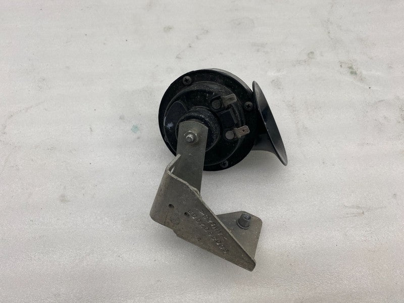 E1 0020046 ⭕ 12-20 Model S Seger Low Pitch Tone Horn 12V 410 Hertz w/ Bracket 6008607-00-B