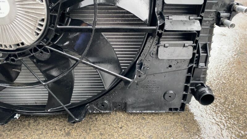 7P0 121 207 A 2011-2018 Porsche Cayenne Engine Radiator Cooling Fan Motor A/C Condenser Assy
