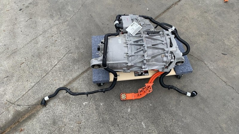 1120990 00 H 2020-2024 Tesla Model Y MY Rear Drive Unit Engine Electric Motor Low Current 3DU