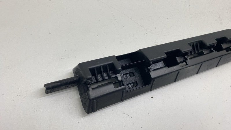 32216384 ⭕ 2021-2025 Polestar 2 Rear Left Skirt Rocker Molding Panel Molding Bracket OEM